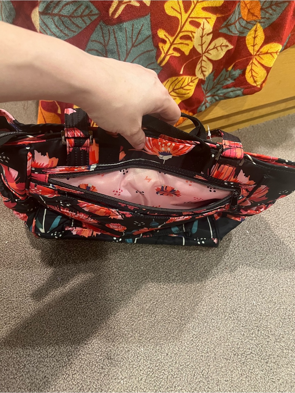 LUG Cabby SE Tote Bag- Pom Pom Floral Black NWT - Picture 4 of 8